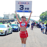 レースクイーンをしている写真